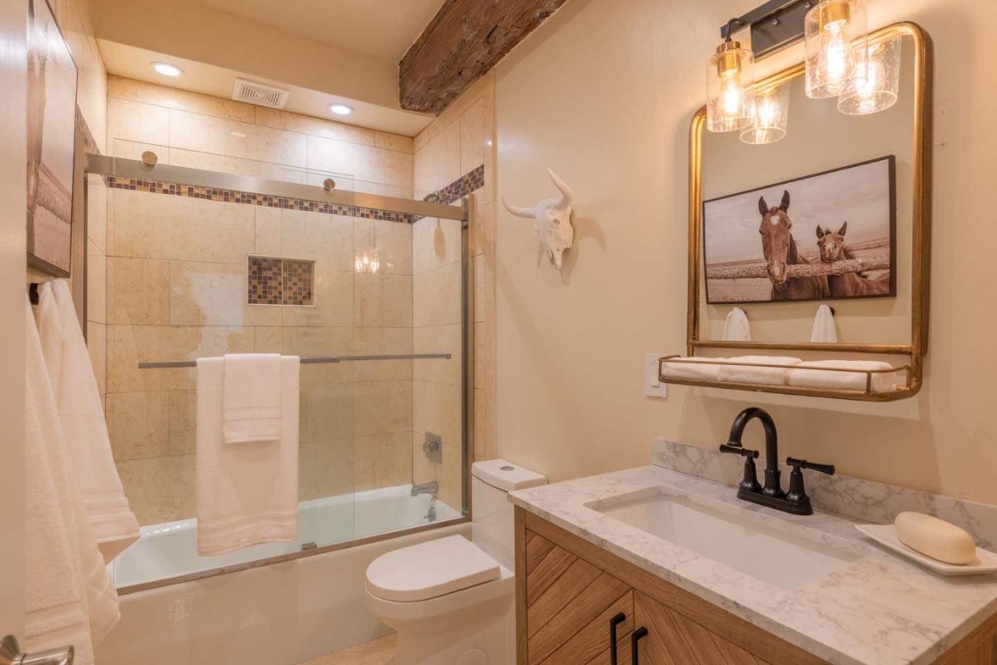 Detail Gallery Image 20 of 33 For 31315 via La Naranga, Carmel Valley,  CA 93924 - 4 Beds | 3/1 Baths
