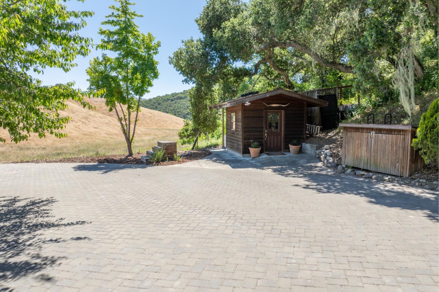 Detail Gallery Image 27 of 33 For 31315 via La Naranga, Carmel Valley,  CA 93924 - 4 Beds | 3/1 Baths