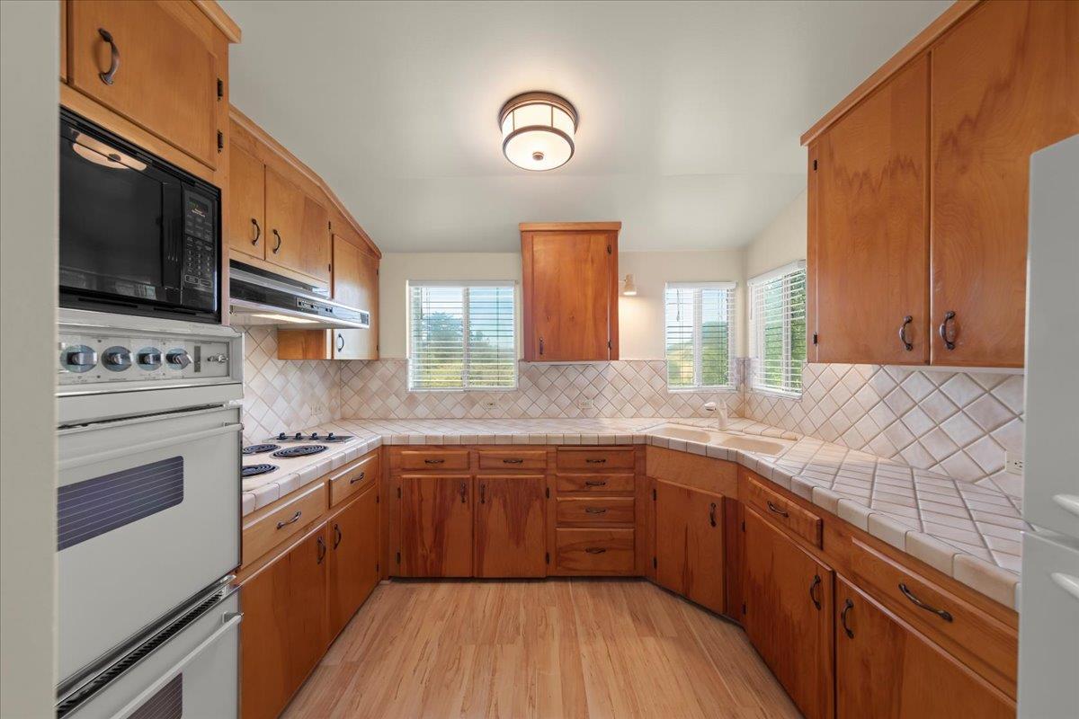 Detail Gallery Image 12 of 39 For 703 & 703a Hall Rd, Royal Oaks,  CA 95076 - – Beds | – Baths
