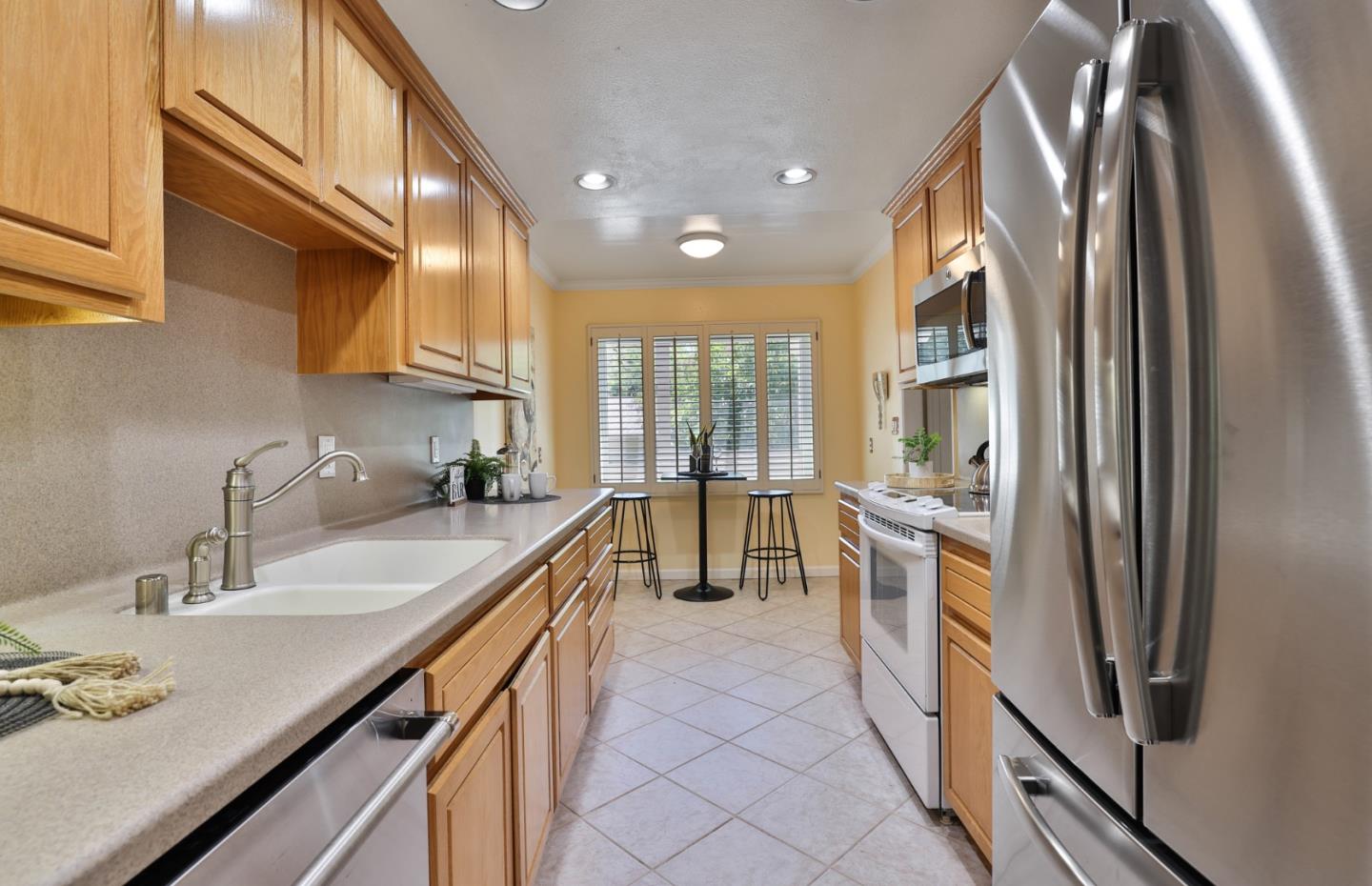 Detail Gallery Image 8 of 29 For 5111 Cribari Pl, San Jose,  CA 95135 - 2 Beds | 2 Baths