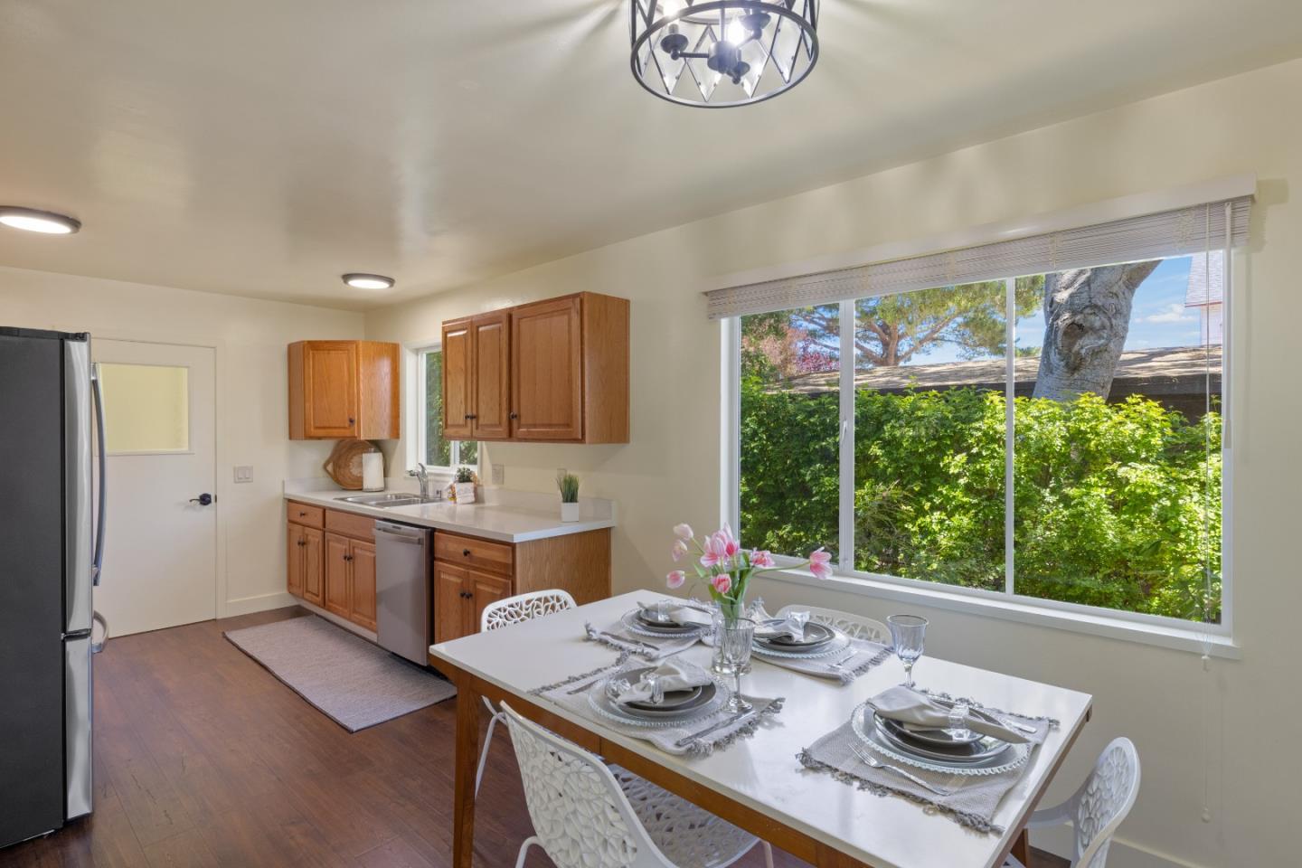 Detail Gallery Image 11 of 48 For 608 Congress Ave, Pacific Grove,  CA 93950 - 4 Beds | 2/1 Baths