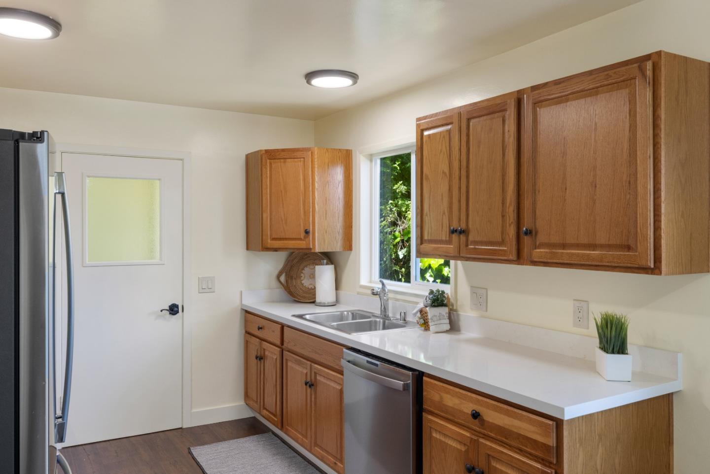 Detail Gallery Image 12 of 48 For 608 Congress Ave, Pacific Grove,  CA 93950 - 4 Beds | 2/1 Baths