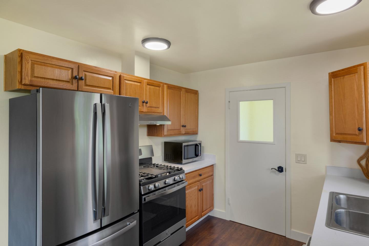 Detail Gallery Image 13 of 48 For 608 Congress Ave, Pacific Grove,  CA 93950 - 4 Beds | 2/1 Baths