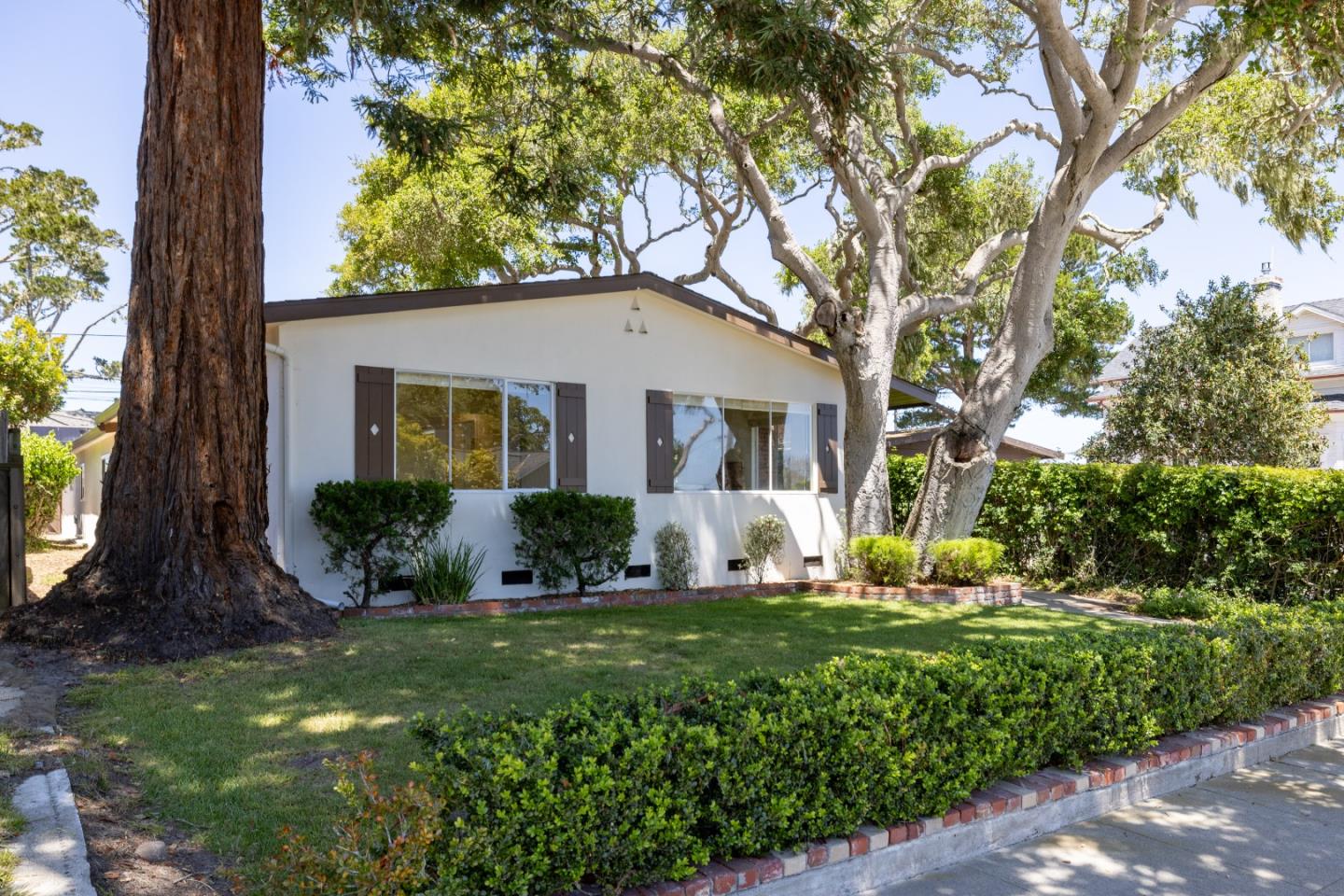 Detail Gallery Image 2 of 48 For 608 Congress Ave, Pacific Grove,  CA 93950 - 4 Beds | 2/1 Baths