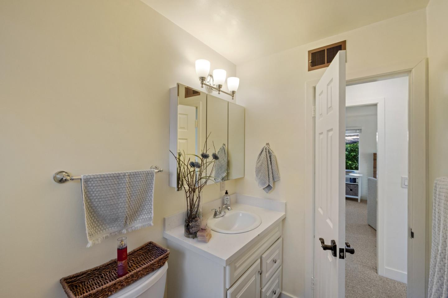 Detail Gallery Image 22 of 48 For 608 Congress Ave, Pacific Grove,  CA 93950 - 4 Beds | 2/1 Baths