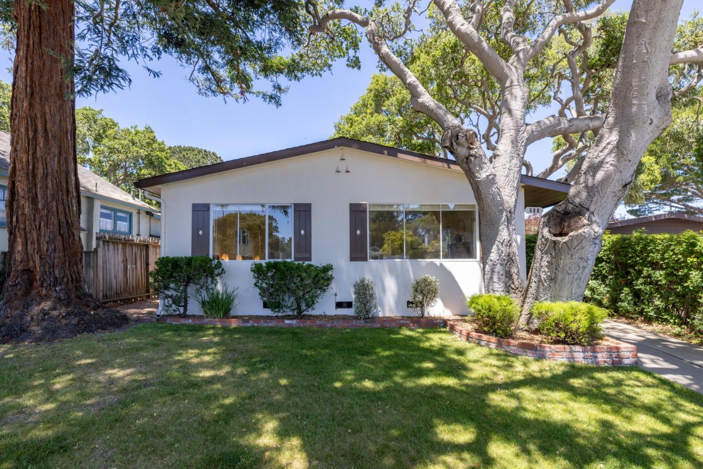 Detail Gallery Image 3 of 48 For 608 Congress Ave, Pacific Grove,  CA 93950 - 4 Beds | 2/1 Baths