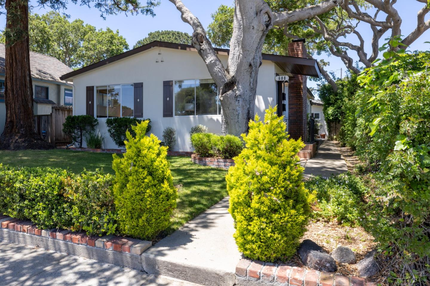 Detail Gallery Image 4 of 48 For 608 Congress Ave, Pacific Grove,  CA 93950 - 4 Beds | 2/1 Baths