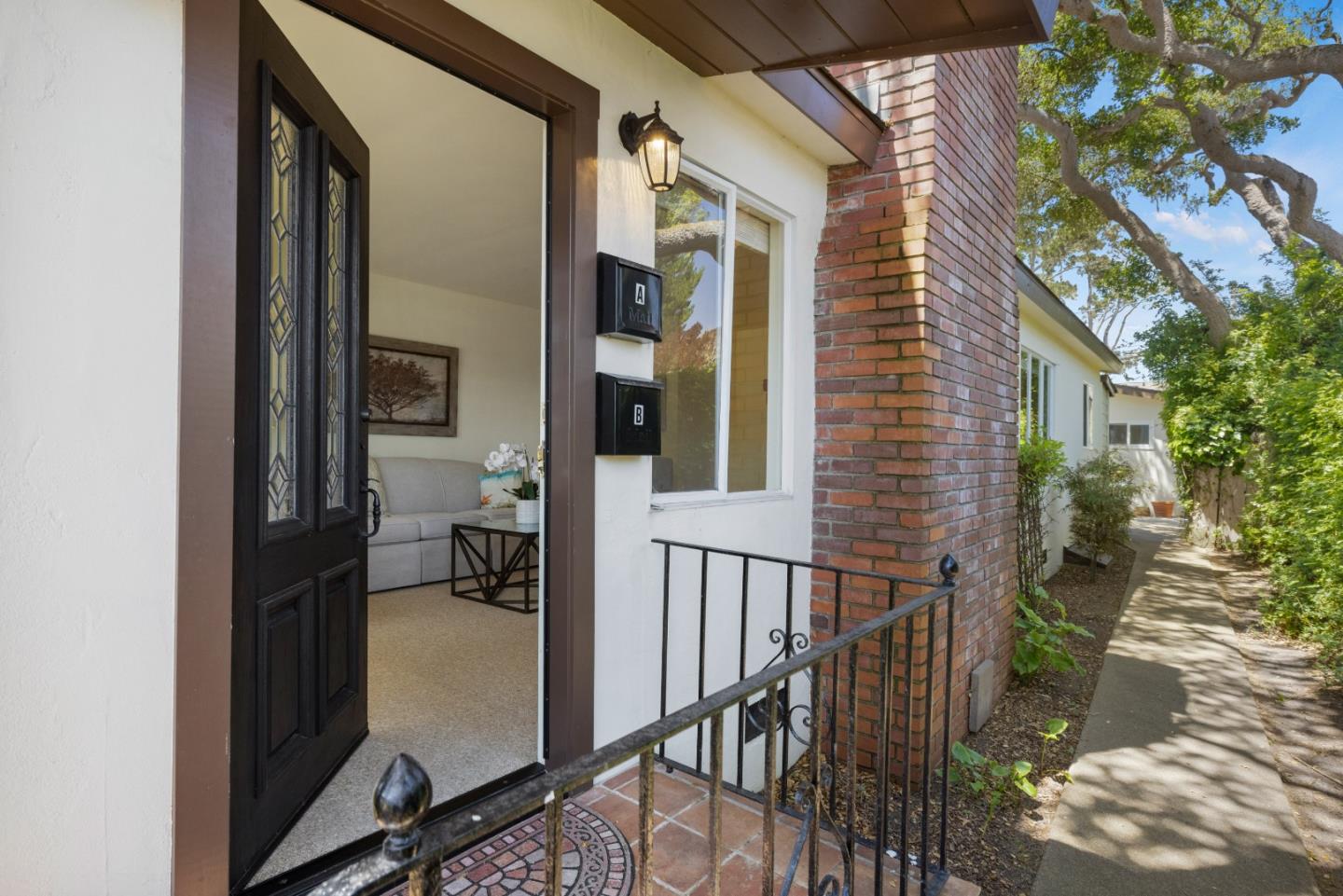 Detail Gallery Image 5 of 48 For 608 Congress Ave, Pacific Grove,  CA 93950 - 4 Beds | 2/1 Baths