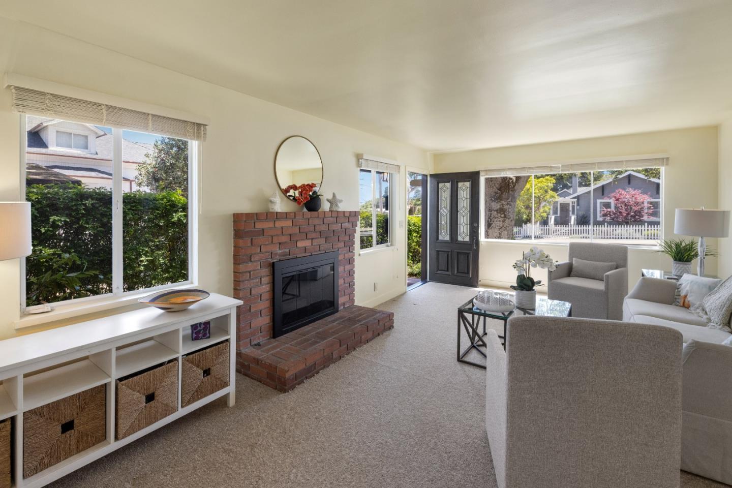 Detail Gallery Image 7 of 48 For 608 Congress Ave, Pacific Grove,  CA 93950 - 4 Beds | 2/1 Baths