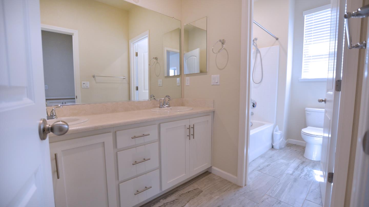 Detail Gallery Image 16 of 29 For 3936 Purple Finch Ln, Modesto,  CA 95355 - 4 Beds | 3 Baths