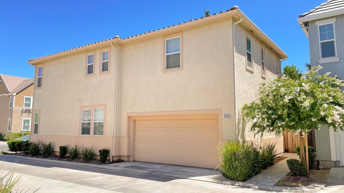 Detail Gallery Image 2 of 29 For 3936 Purple Finch Ln, Modesto,  CA 95355 - 4 Beds | 3 Baths
