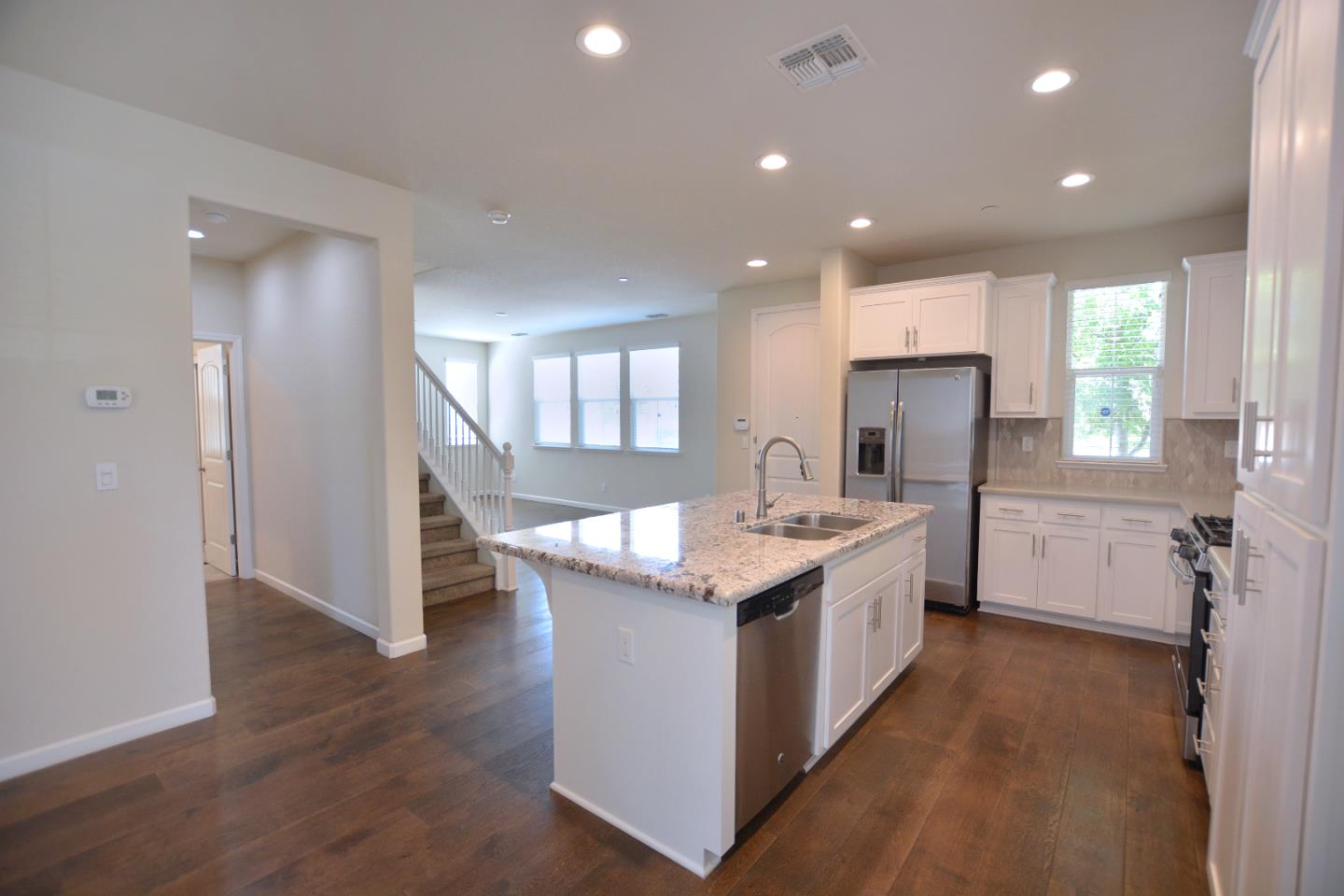 Detail Gallery Image 5 of 29 For 3936 Purple Finch Ln, Modesto,  CA 95355 - 4 Beds | 3 Baths