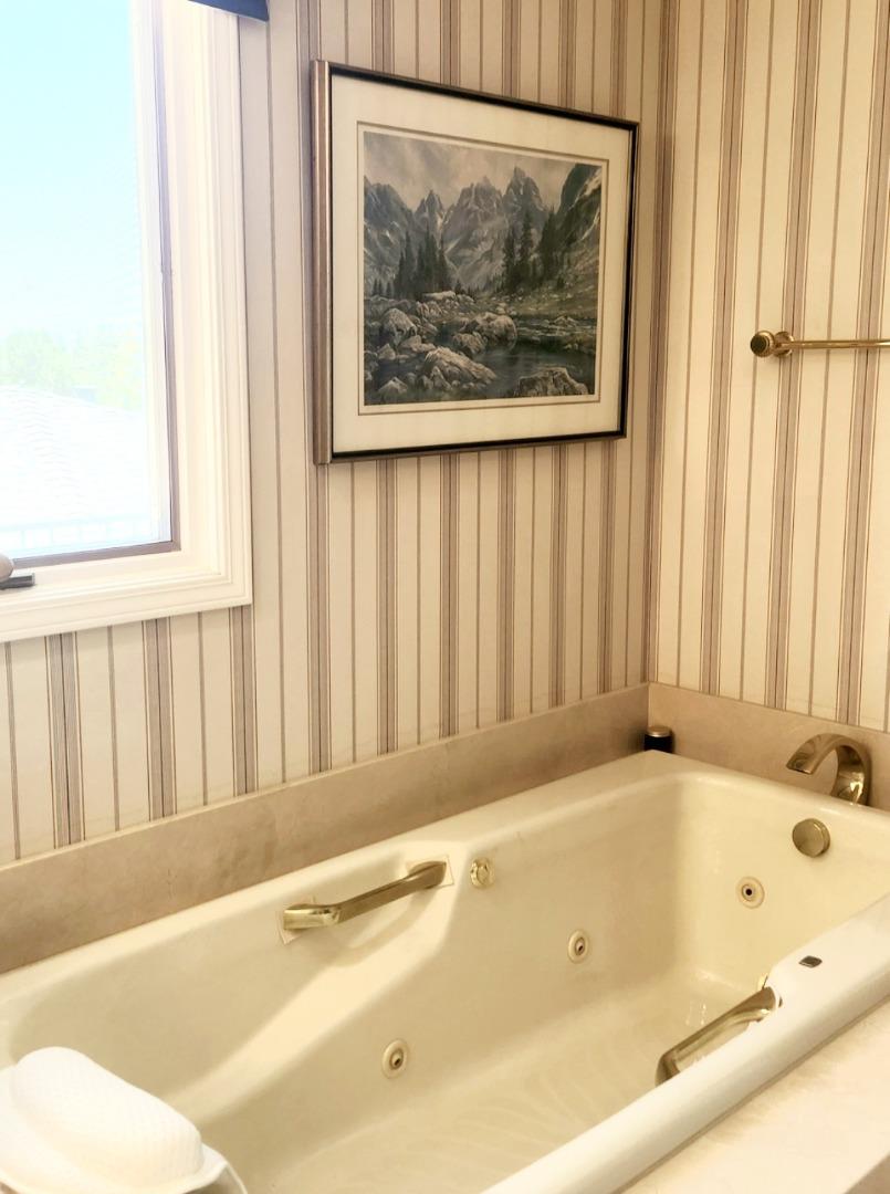 Detail Gallery Image 11 of 13 For 287 Portola Rd, Portola Valley,  CA 94028 - 3 Beds | 2/1 Baths