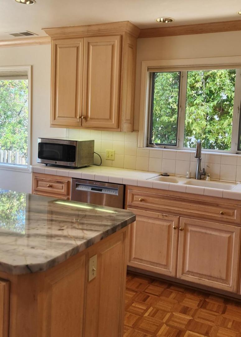 Detail Gallery Image 4 of 5 For 287 Portola Rd, Portola Valley,  CA 94028 - 3 Beds | 2/1 Baths