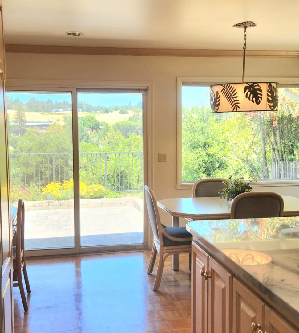 Detail Gallery Image 6 of 13 For 287 Portola Rd, Portola Valley,  CA 94028 - 3 Beds | 2/1 Baths