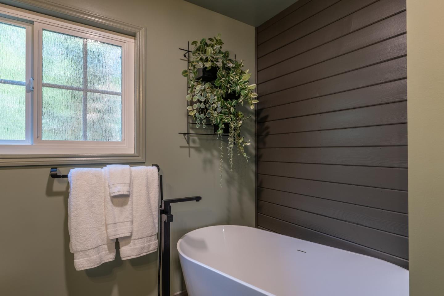 Detail Gallery Image 25 of 36 For 5 Wyndemere Vale, Monterey,  CA 93940 - 3 Beds | 2 Baths