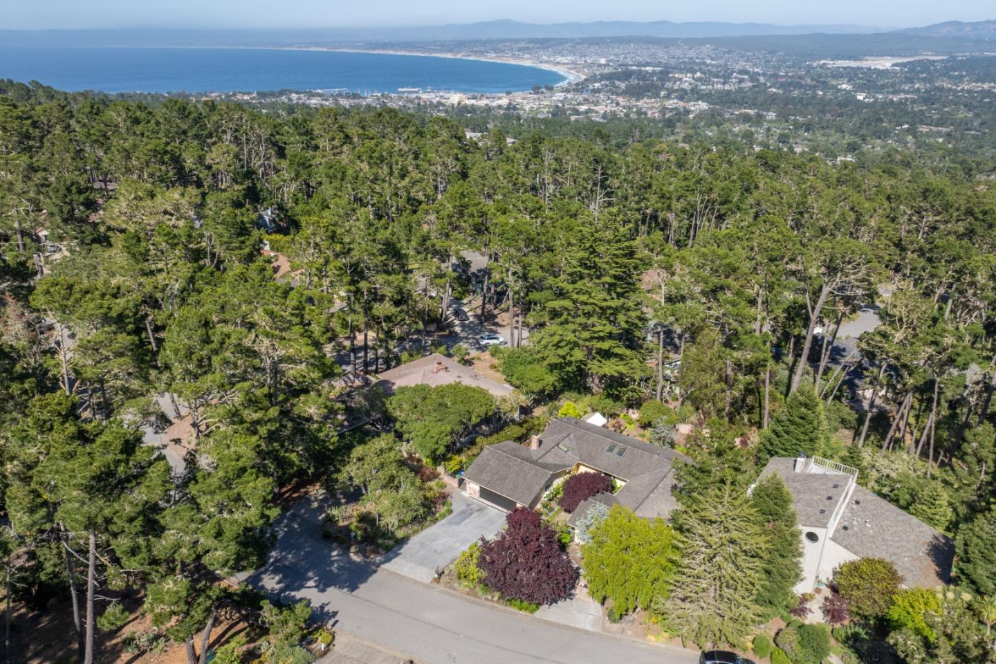 Detail Gallery Image 3 of 36 For 5 Wyndemere Vale, Monterey,  CA 93940 - 3 Beds | 2 Baths