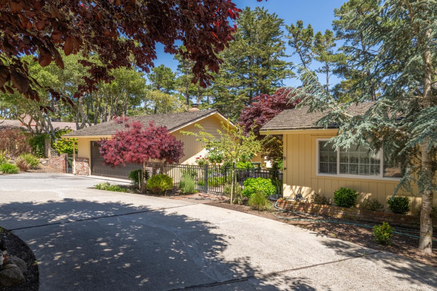 Detail Gallery Image 5 of 36 For 5 Wyndemere Vale, Monterey,  CA 93940 - 3 Beds | 2 Baths