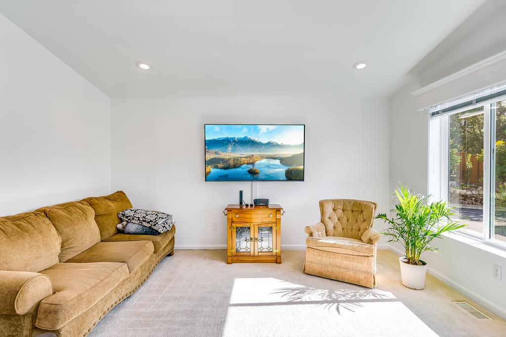 Detail Gallery Image 3 of 16 For 6011 Scotts Valley Dr #15,  Scotts Valley,  CA 95066 - 4 Beds | 2 Baths