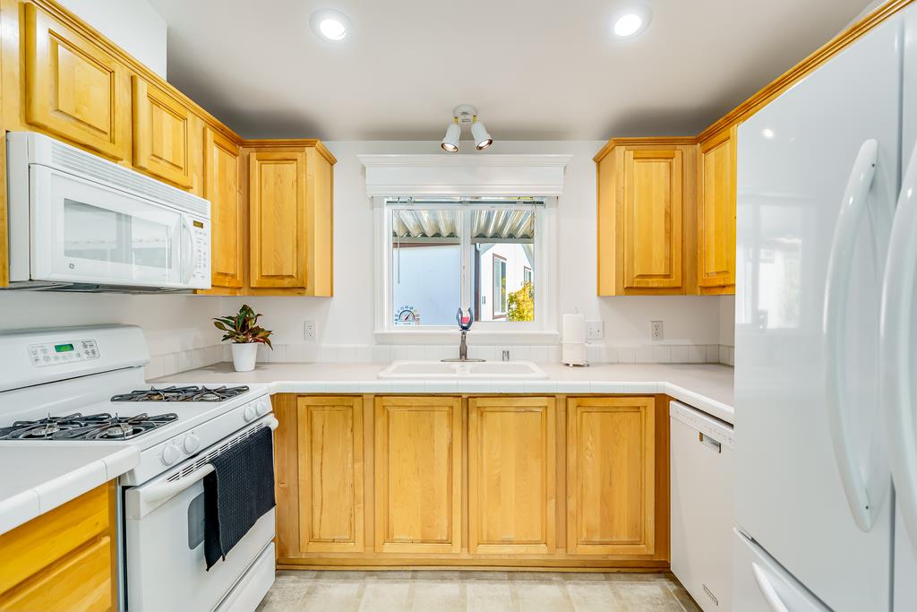 Detail Gallery Image 6 of 16 For 6011 Scotts Valley Dr #15,  Scotts Valley,  CA 95066 - 4 Beds | 2 Baths
