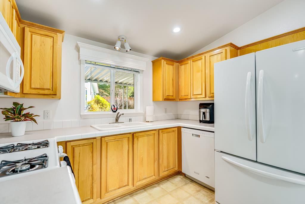 Detail Gallery Image 7 of 16 For 6011 Scotts Valley Dr #15,  Scotts Valley,  CA 95066 - 4 Beds | 2 Baths