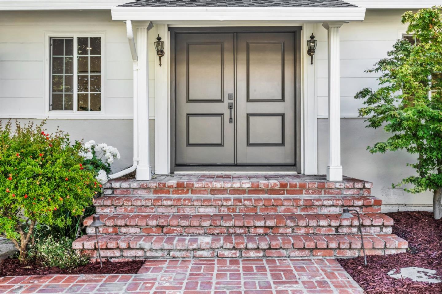 Detail Gallery Image 4 of 63 For 23951 Spalding Ave, Los Altos,  CA 94024 - 4 Beds | 2 Baths