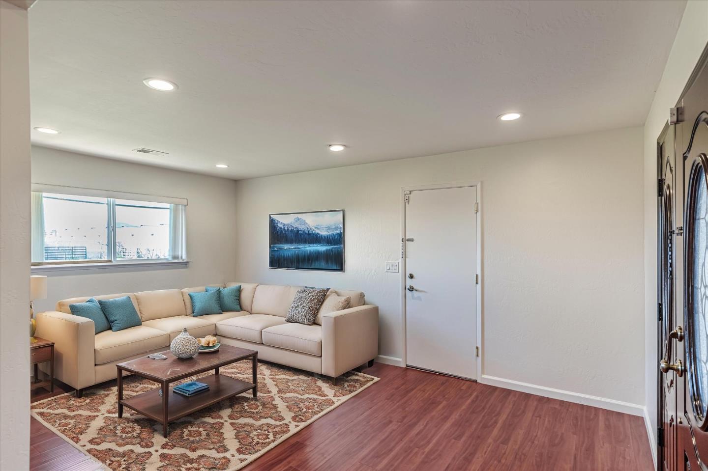 Detail Gallery Image 3 of 14 For 7381 Furlong Ave, Gilroy,  CA 95020 - 3 Beds | 2 Baths