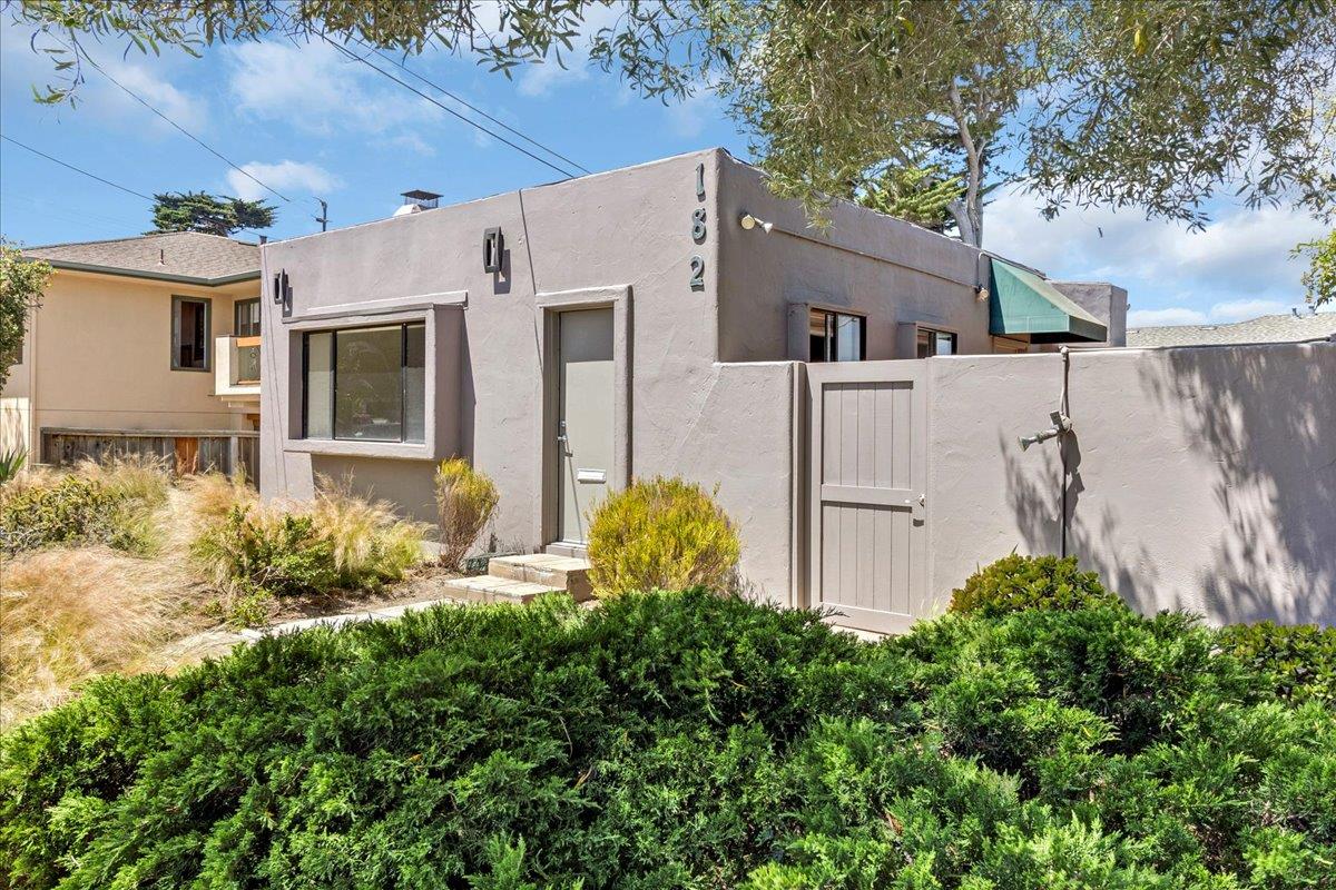 Detail Gallery Image 3 of 31 For 182 El Dorado St, Monterey,  CA 93940 - – Beds | – Baths
