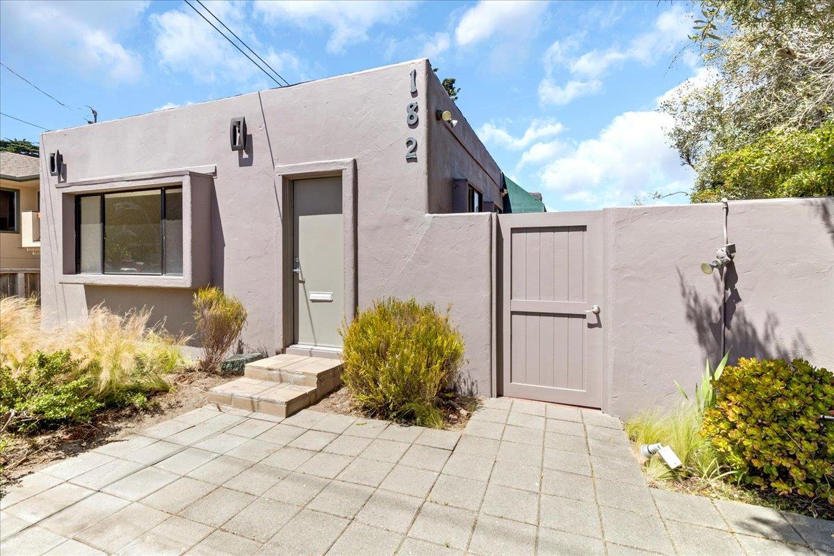Detail Gallery Image 4 of 31 For 182 El Dorado St, Monterey,  CA 93940 - – Beds | – Baths