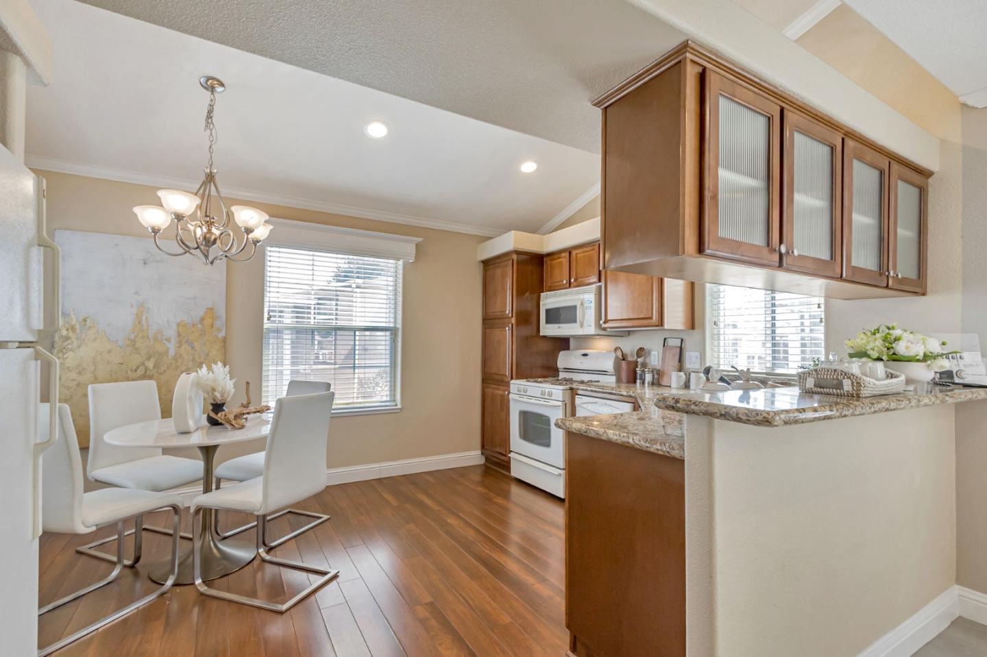 Detail Gallery Image 12 of 35 For 14685 Oka Rd #11,  Los Gatos,  CA 95032 - 3 Beds | 2 Baths