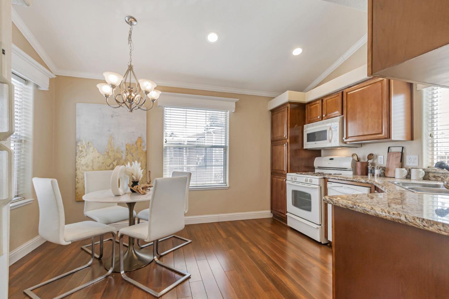Detail Gallery Image 13 of 35 For 14685 Oka Rd #11,  Los Gatos,  CA 95032 - 3 Beds | 2 Baths