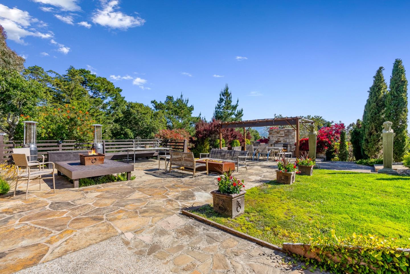 Detail Gallery Image 34 of 50 For 25550 Rio Vista Dr, Carmel,  CA 93923 - 3 Beds | 3/1 Baths