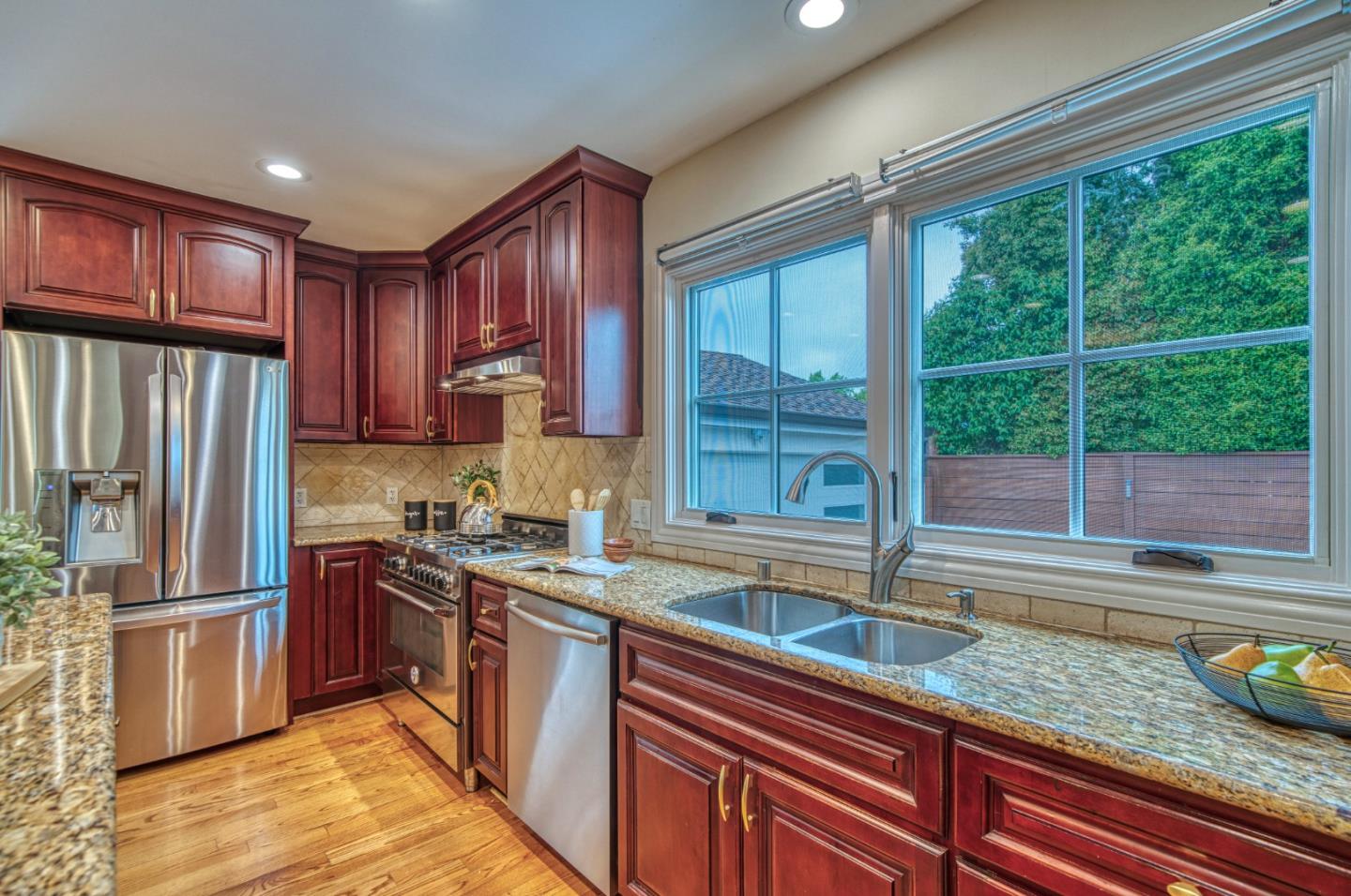 Detail Gallery Image 18 of 66 For 2618 Brewster Ave, Redwood City,  CA 94062 - 3 Beds | 3/1 Baths