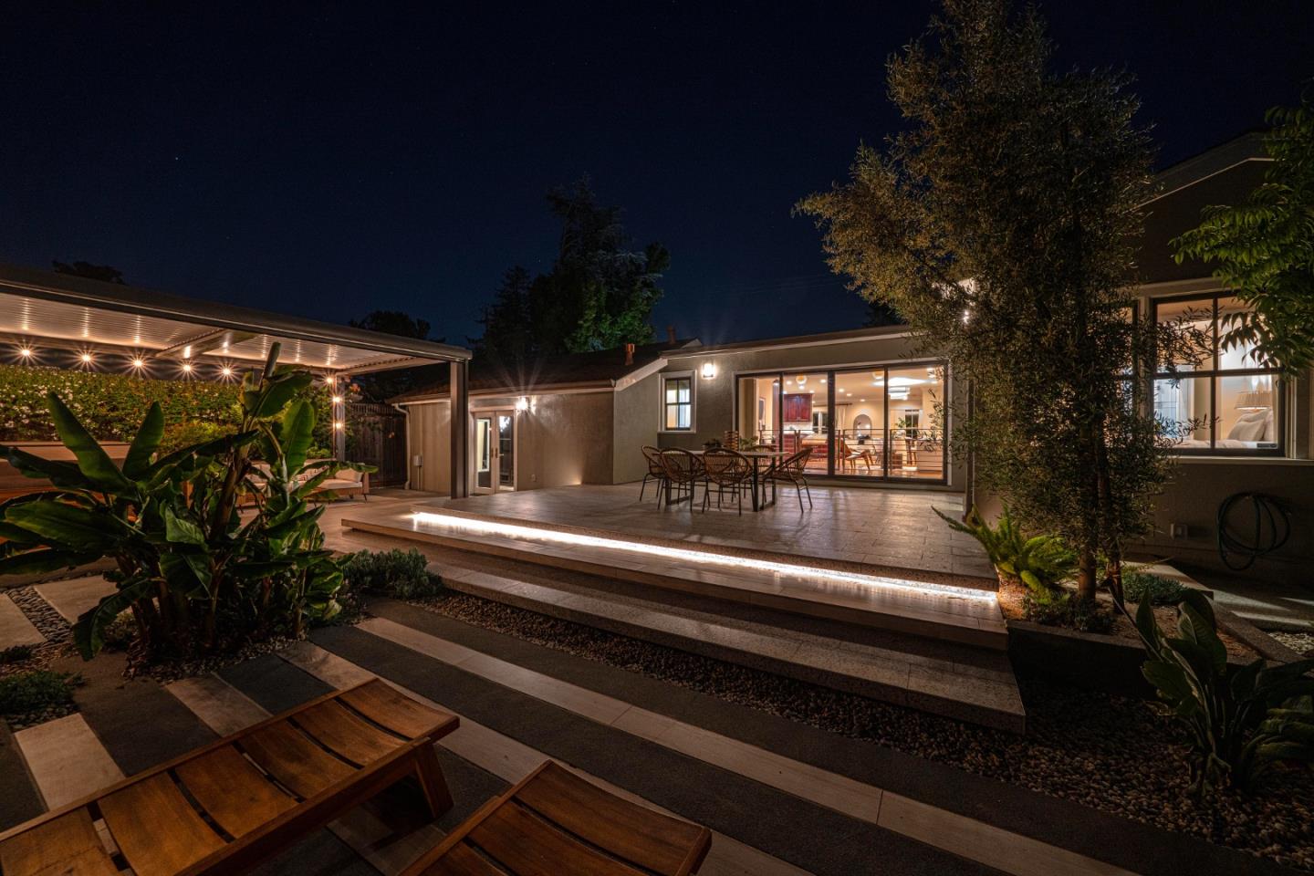 Detail Gallery Image 4 of 66 For 2618 Brewster Ave, Redwood City,  CA 94062 - 3 Beds | 3/1 Baths