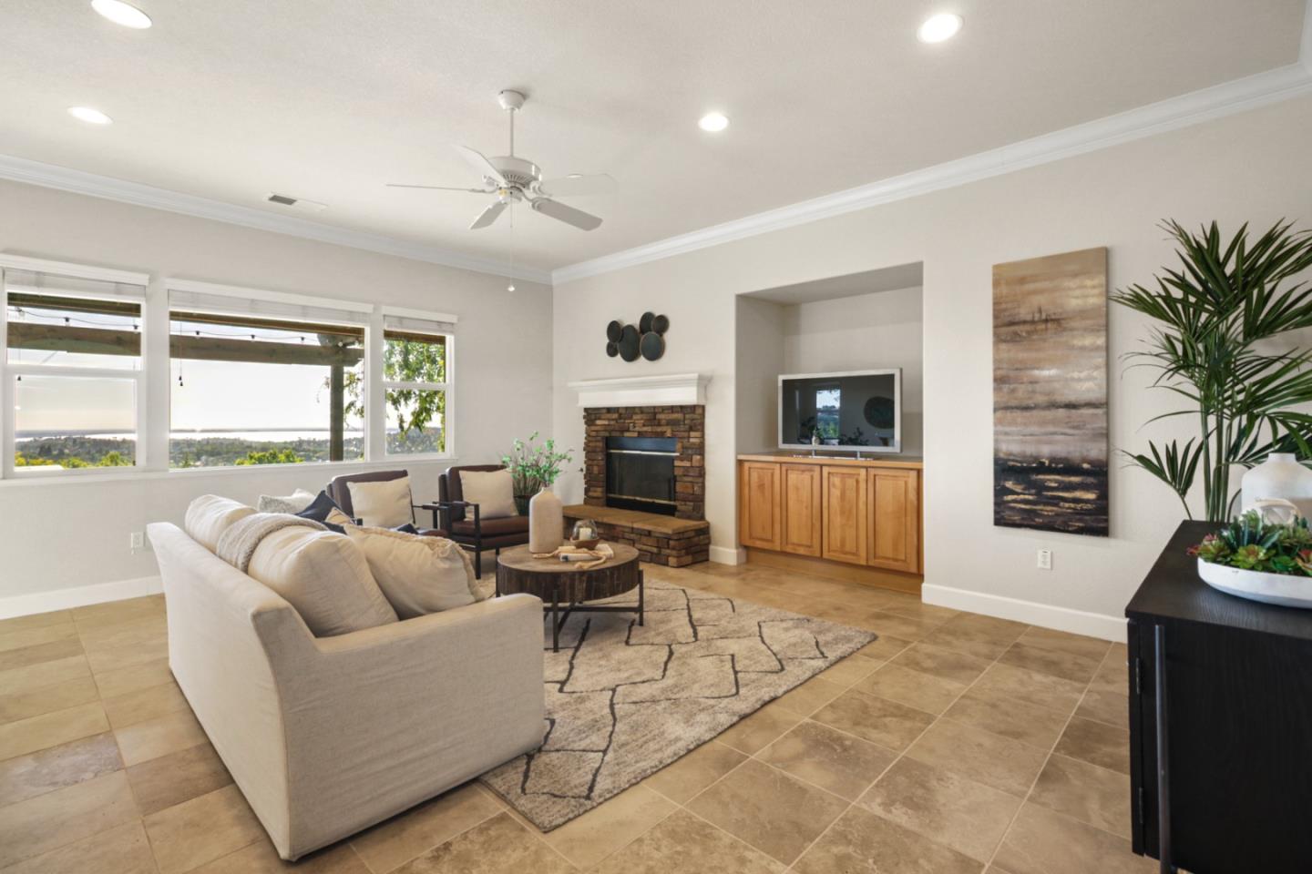 Detail Gallery Image 12 of 81 For 4040 Morning View Way, El Dorado Hills,  CA 95762 - 4 Beds | 3 Baths