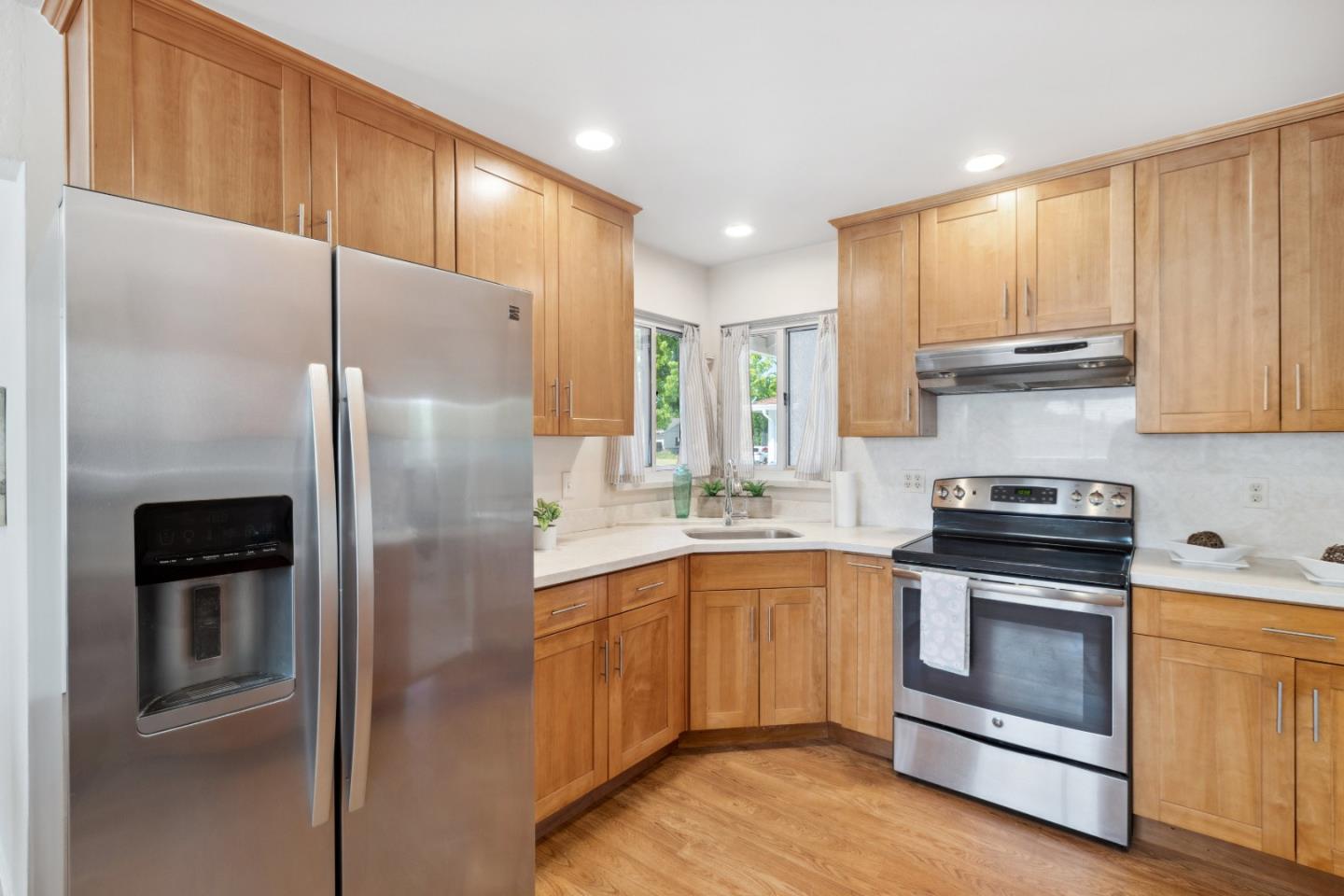 Detail Gallery Image 10 of 38 For 1795 Foxworthy Ave, San Jose,  CA 95124 - 6 Beds | 2/1 Baths