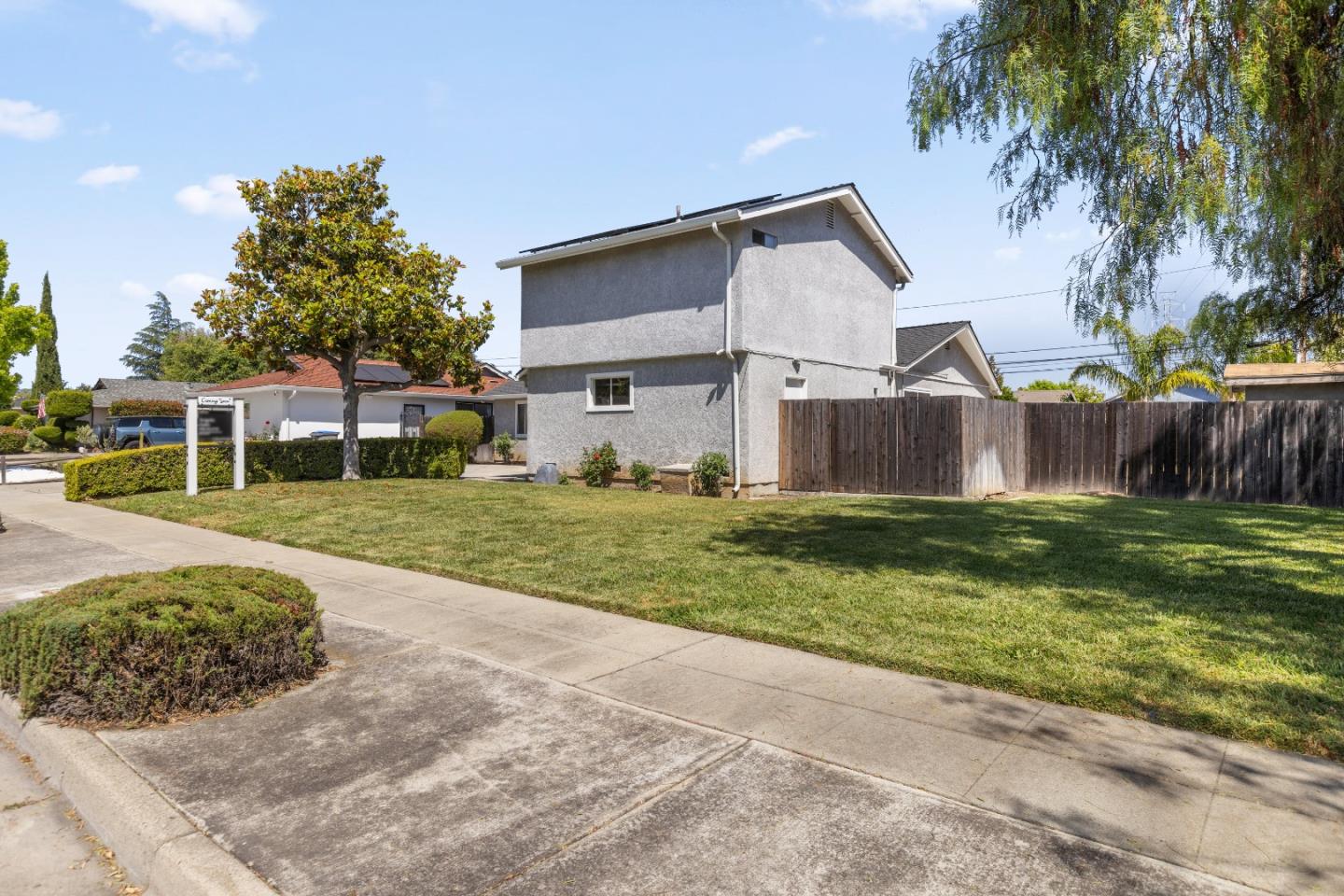Detail Gallery Image 2 of 38 For 1795 Foxworthy Ave, San Jose,  CA 95124 - 6 Beds | 2/1 Baths