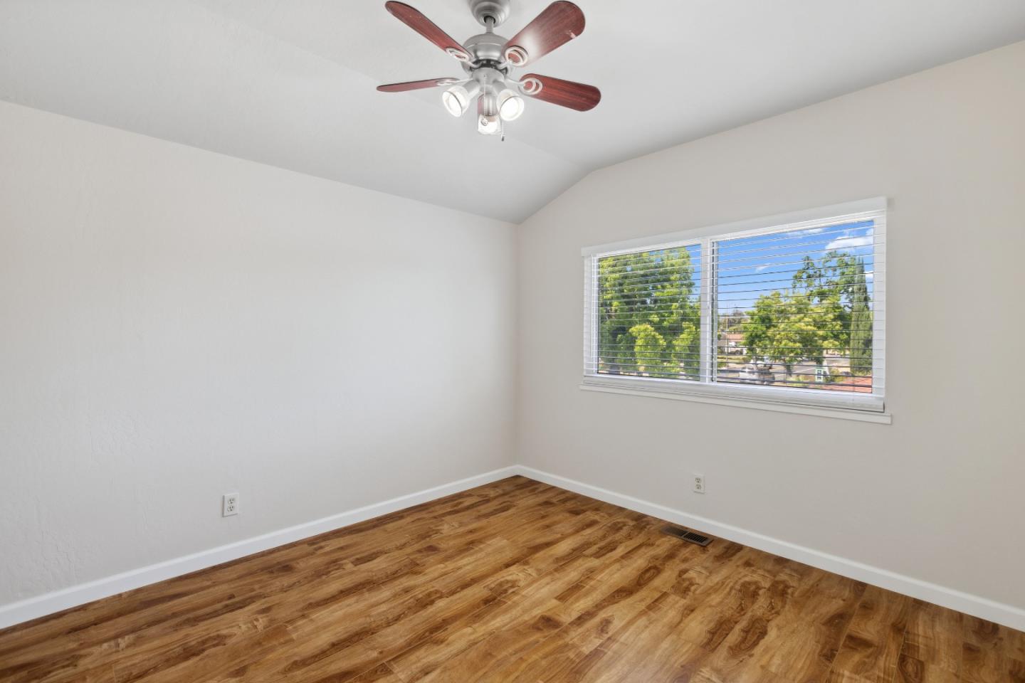 Detail Gallery Image 23 of 38 For 1795 Foxworthy Ave, San Jose,  CA 95124 - 6 Beds | 2/1 Baths