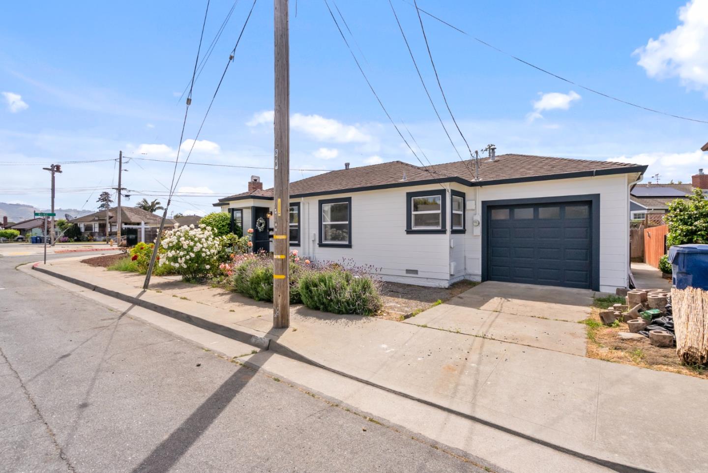 Detail Gallery Image 3 of 39 For 630 California St, Watsonville,  CA 95076 - 2 Beds | 1 Baths