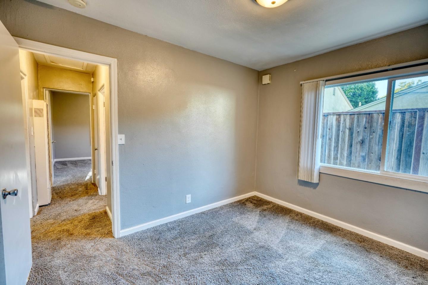 Detail Gallery Image 10 of 32 For 1871 Woodland Ave, East Palo Alto,  CA 94303 - 2 Beds | 1 Baths