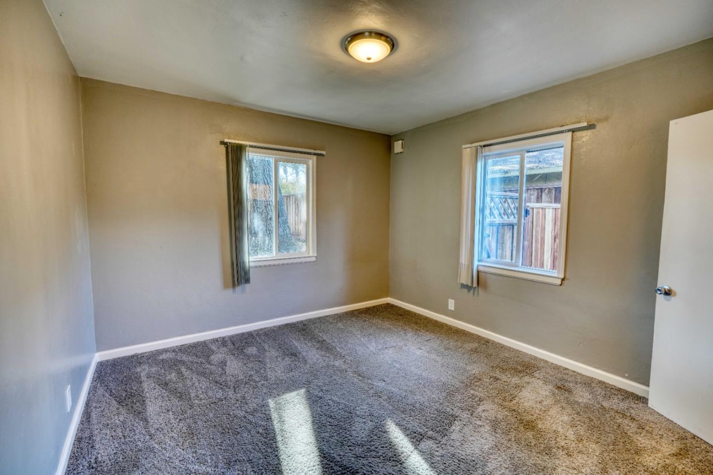 Detail Gallery Image 11 of 32 For 1871 Woodland Ave, East Palo Alto,  CA 94303 - 2 Beds | 1 Baths