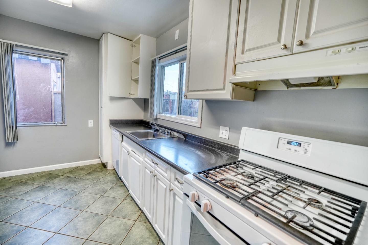 Detail Gallery Image 16 of 32 For 1871 Woodland Ave, East Palo Alto,  CA 94303 - 2 Beds | 1 Baths