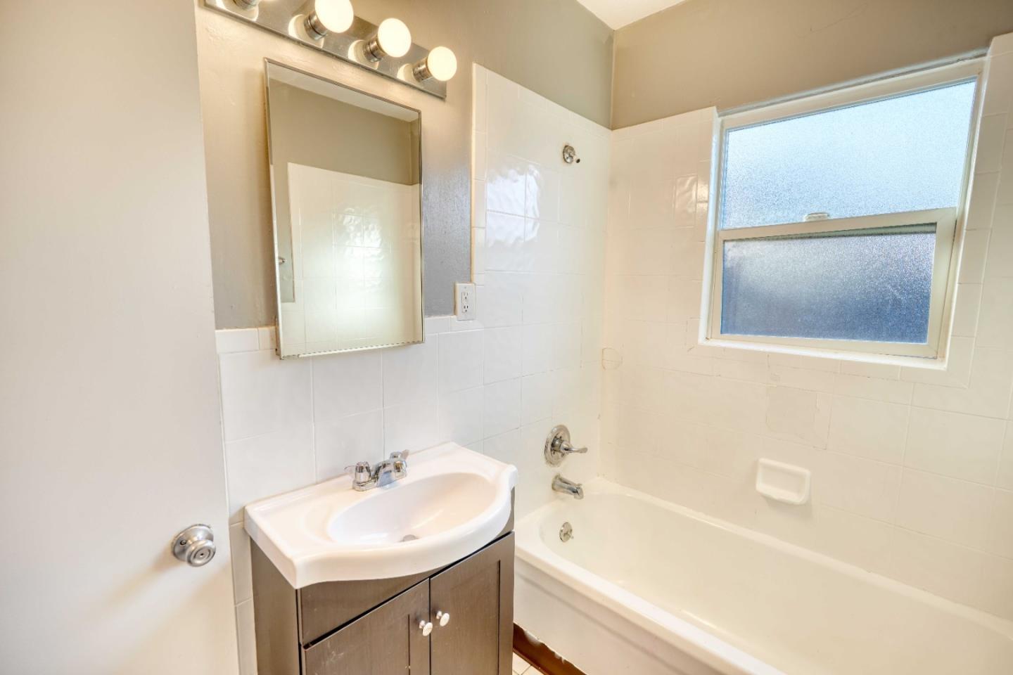 Detail Gallery Image 18 of 32 For 1871 Woodland Ave, East Palo Alto,  CA 94303 - 2 Beds | 1 Baths