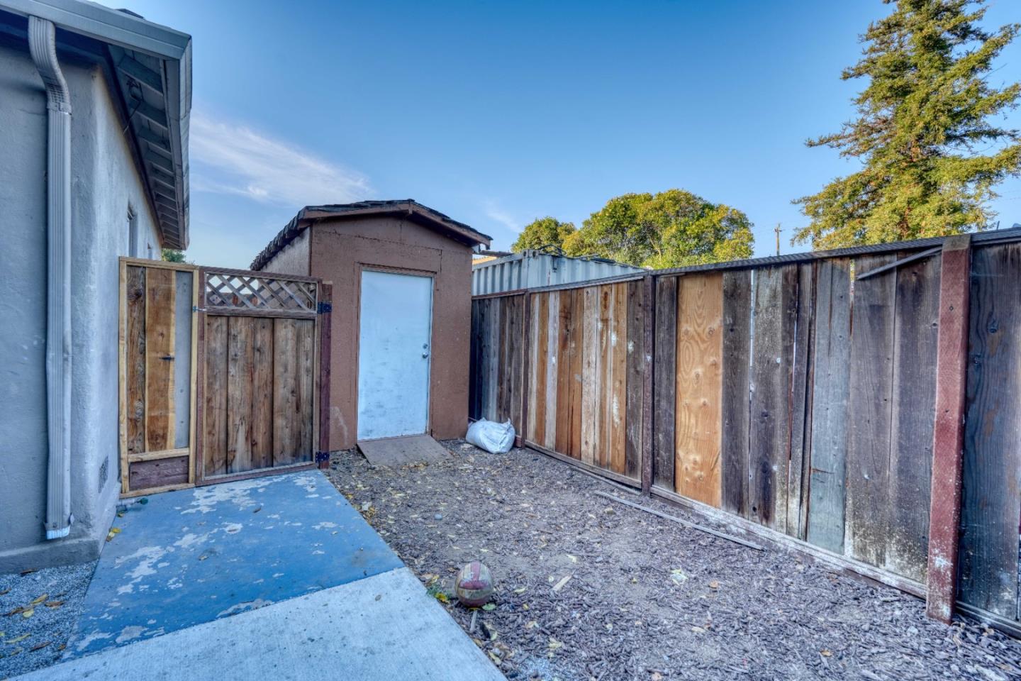 Detail Gallery Image 28 of 32 For 1871 Woodland Ave, East Palo Alto,  CA 94303 - 2 Beds | 1 Baths