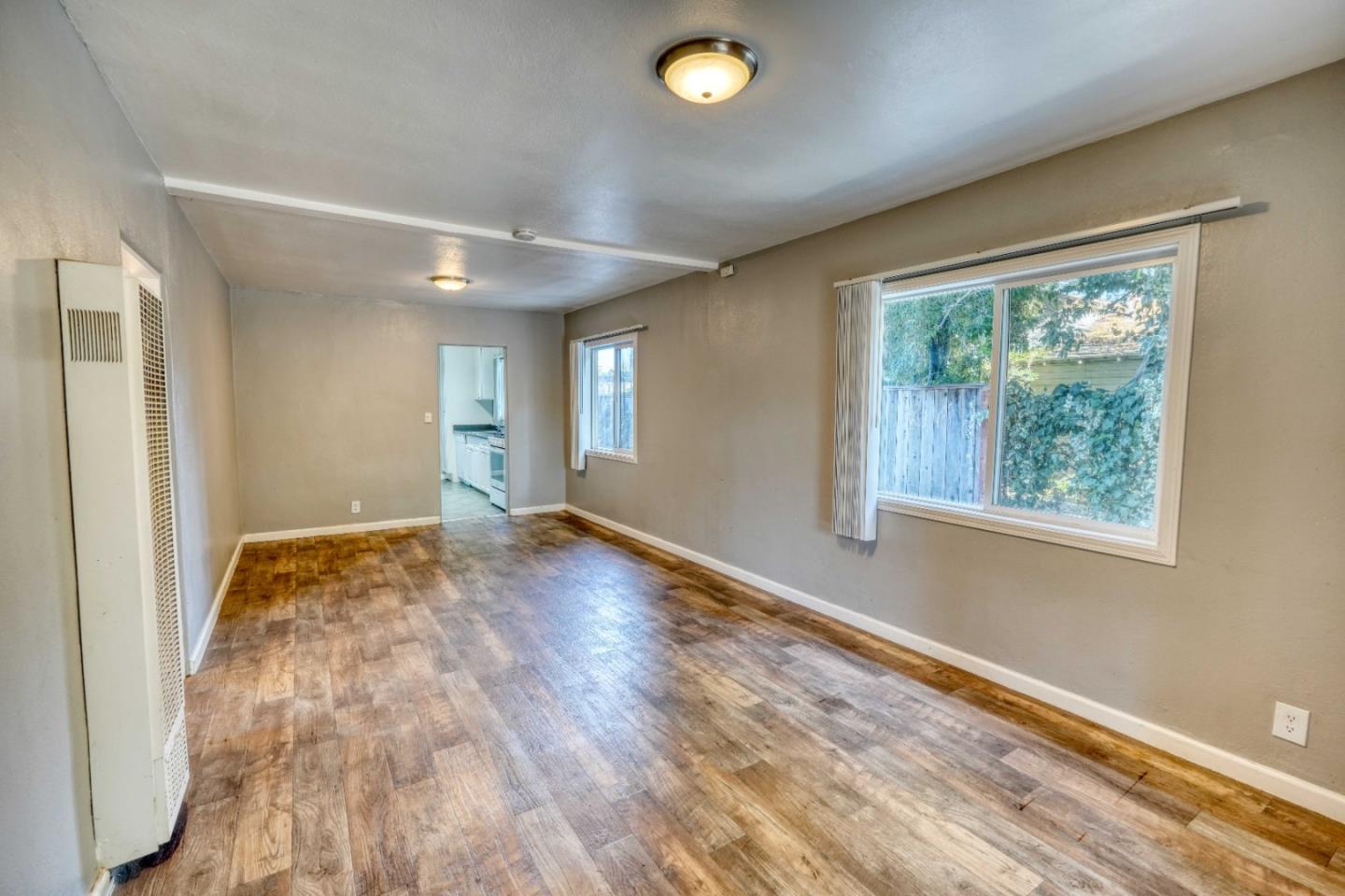 Detail Gallery Image 5 of 32 For 1871 Woodland Ave, East Palo Alto,  CA 94303 - 2 Beds | 1 Baths