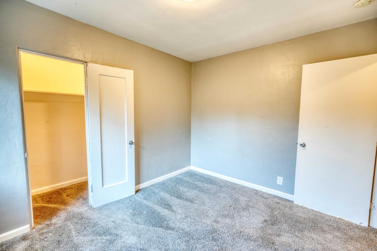 Detail Gallery Image 8 of 32 For 1871 Woodland Ave, East Palo Alto,  CA 94303 - 2 Beds | 1 Baths