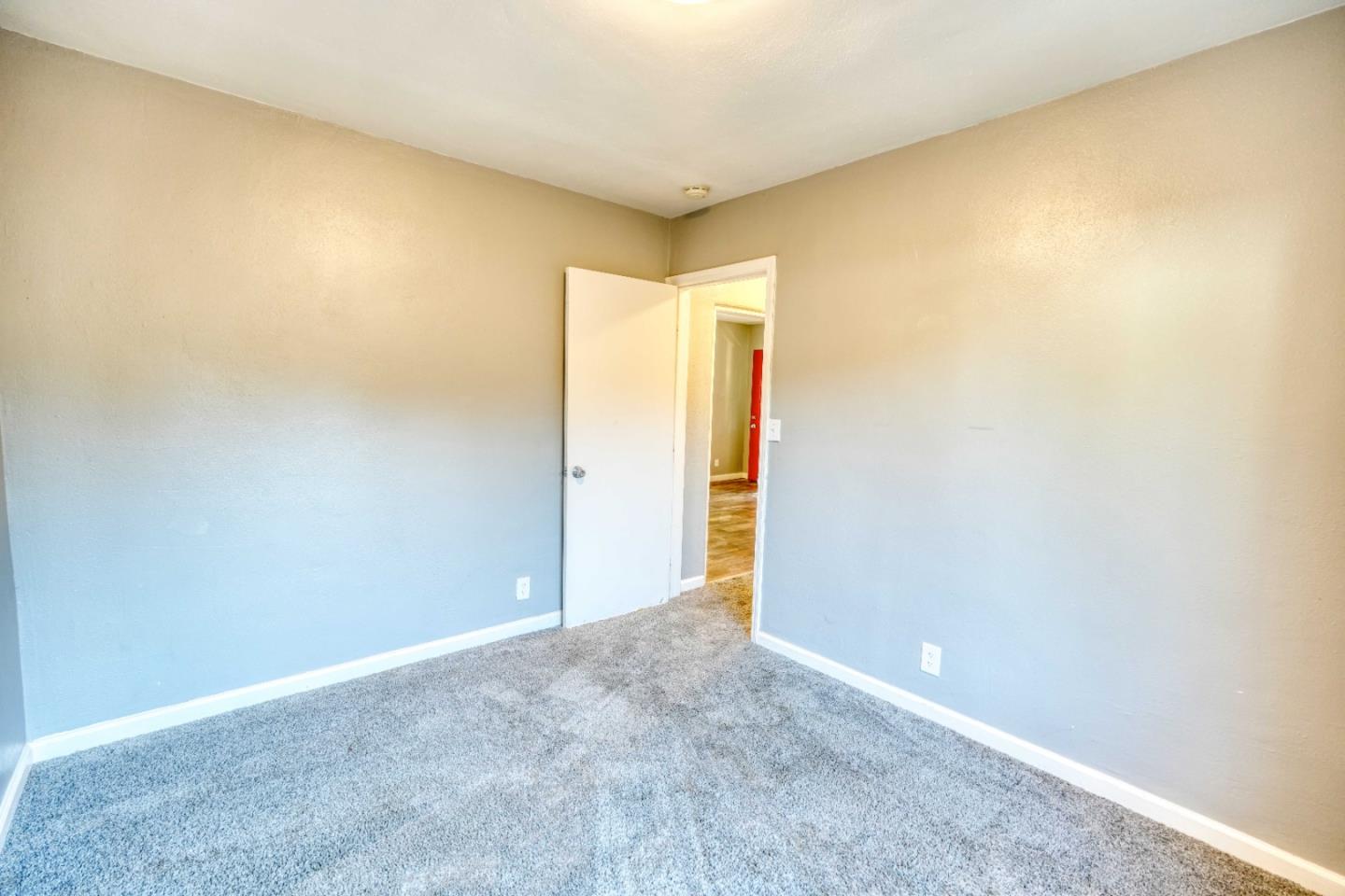 Detail Gallery Image 9 of 32 For 1871 Woodland Ave, East Palo Alto,  CA 94303 - 2 Beds | 1 Baths