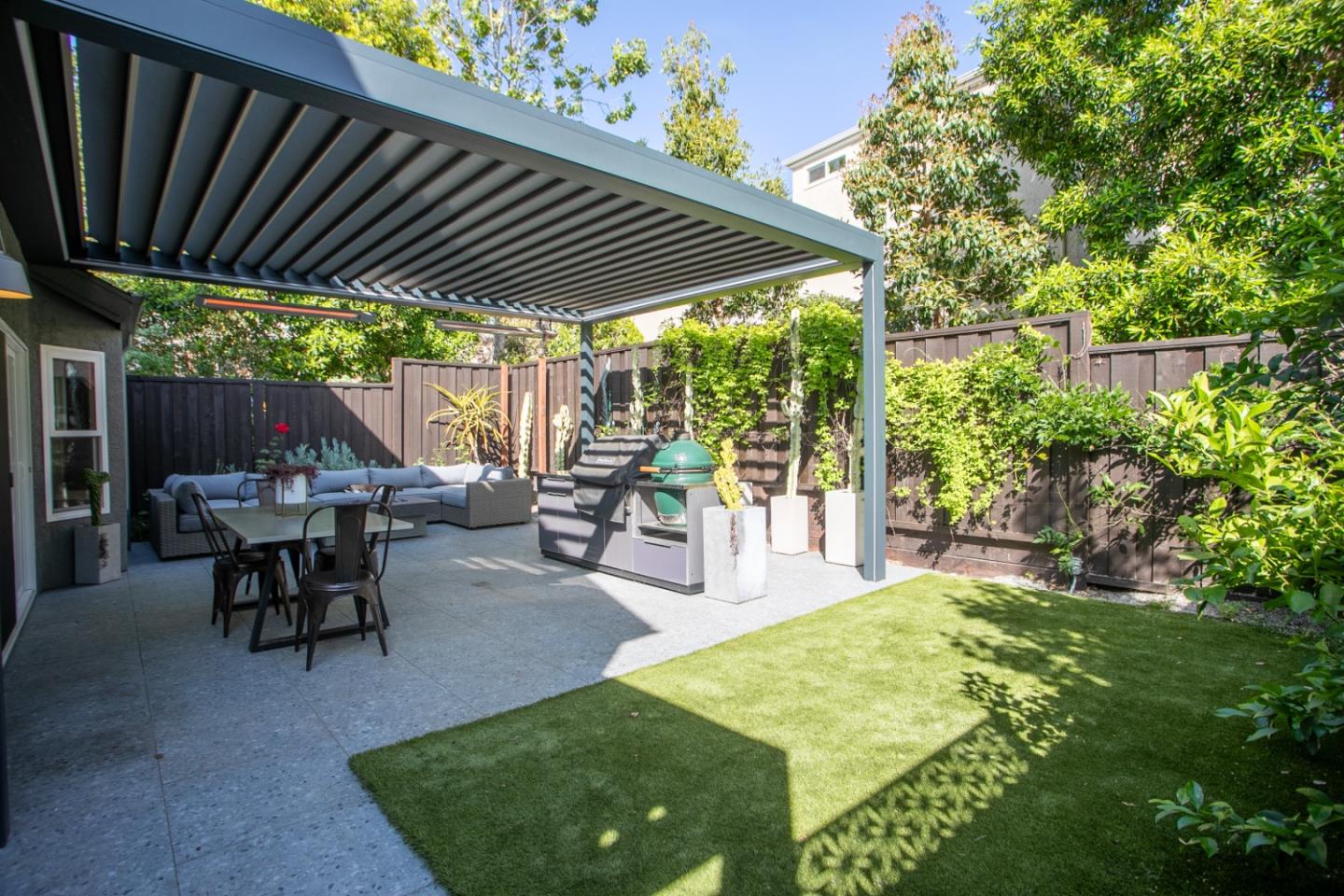 Detail Gallery Image 2 of 33 For 208 Sidesaddle Cir, Scotts Valley,  CA 95066 - 4 Beds | 2/1 Baths
