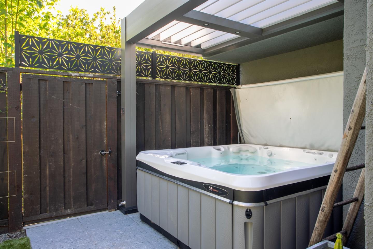 Detail Gallery Image 3 of 33 For 208 Sidesaddle Cir, Scotts Valley,  CA 95066 - 4 Beds | 2/1 Baths