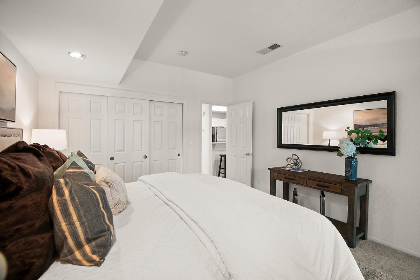 Detail Gallery Image 10 of 21 For 1648 Parkview Green Cir, San Jose,  CA 95131 - 1 Beds | 1 Baths